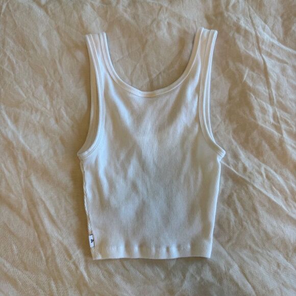 TNA Scoopneck Ribbed Cropped Tank - Picture 4 of 6
